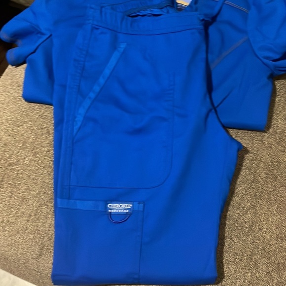 Worn once. Bundle of XX-Small top and bottom scrubs. - Picture 3 of 5
